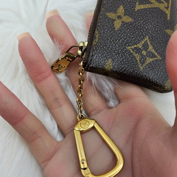 Louis Vuitton Monogram Pochette ClΓ©s - Picture 8 of 15